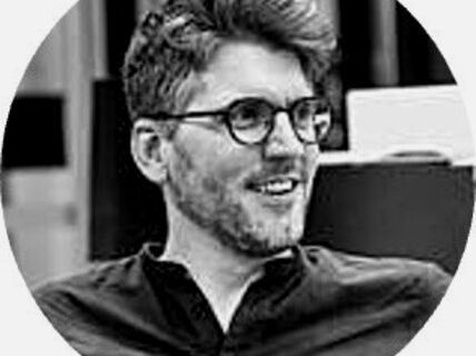 Portrait of a smiling man with glasses.