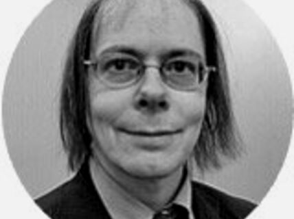 Portrait of a man with glasses.