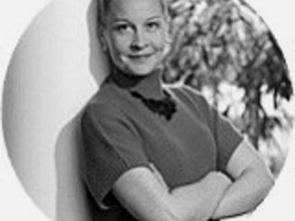 Portrait of a smiling woman.