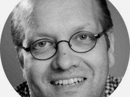 Portrait of a smiling man with glasses.