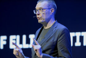 Samuel Kaski speaking with fingers raised